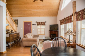Twin Owls Lodge, Great for families Master bedroom, Loft, full kitchen, Dogs OK